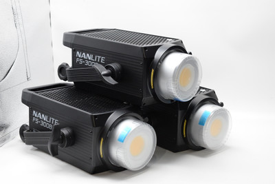 Pre-Owned - Nanlite FS-300B Bi-Color LED Monolight with Roller Bag Kit (3-Light Kit)