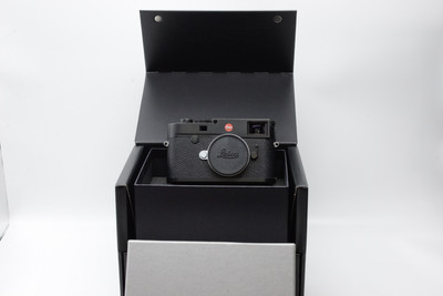 Pre-Owned - Leica - M10 black chrome finish 24mp 2 YEARS ACCIDENTAL WARRANTY
