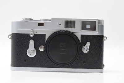 Pre-Owned - Leica - M2 Silver chrome body only. Film camera 07/02/1963