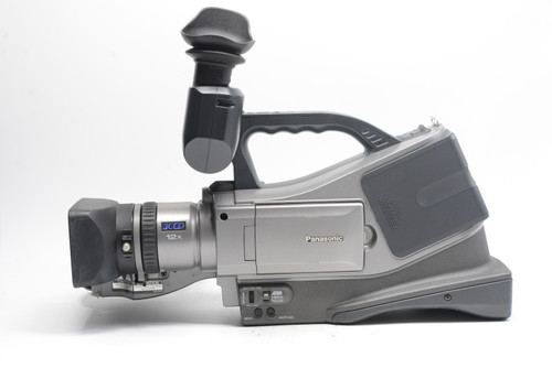 Pre-Owned Panasonic AG-DVC15P Camcorder