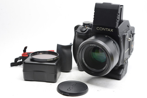 Pre-Owned Contax 645 body w/Carl Zeiss Planar 80mm F/2 w/Contax Bag