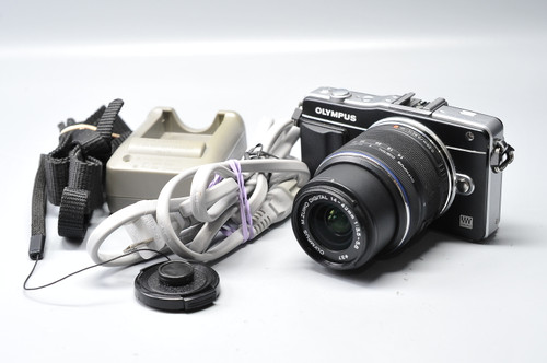 Pre-Owned - E-PM2 Mirrorless Digital Camera W/ 14-42mm F/3.5-5.6 II R