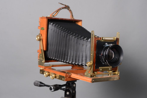 Pre-Owned -  Zone VI 4X5 Classic Field Folding View Camera, Mahogany (Spring Back With Brass Fittings)W/ Schneider Kreuznach Symmar-S-MC f/5.6 210mm Lens Copal #1
