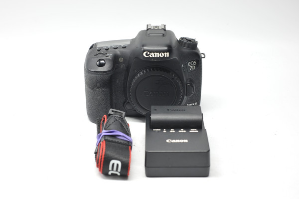 Pre-Owned - Canon EOS 7D Mark II DSLR Camera (Body Only)