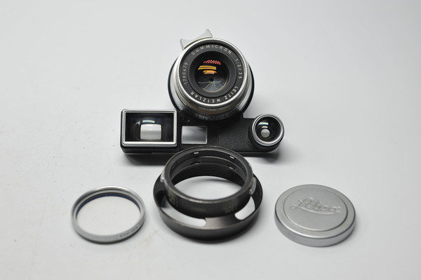 Pre-Owned - Leica - 35mm F/2.0 Summicron-M 8 version 1 ELEMENTS Silver w/ case,hood front cap, filter Made In Canada