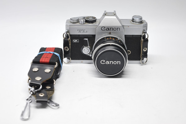 Pre-Owned - Canon TL film camera w. 50mm f/1.8 FL lens