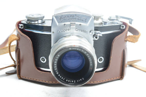 Pre-Owned - Exakta VX w/ Carl Zeiss Jenna 58mm F/2.0 T Biotar Lens