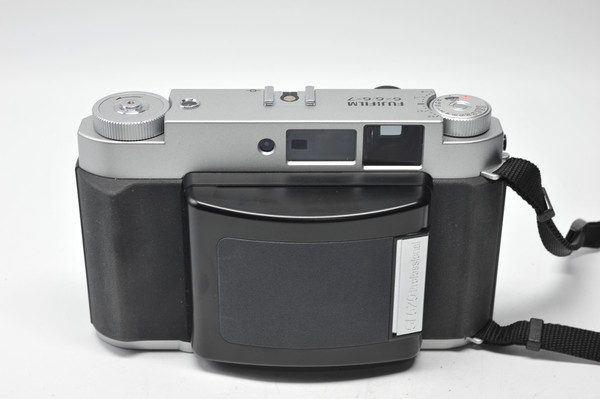 Pre-Owned - Fuji Fujifilm GF670 Professional W/80MM F3.5 6X6/6X7 Silver