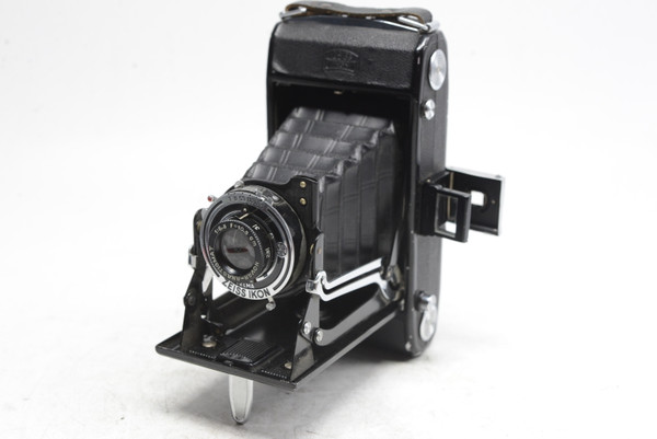 Pre-Owned - Zeiss Ikon Nettar 515/2 w/10 5cm (105mm) F/6.3 Novar-Anastigmat Lens