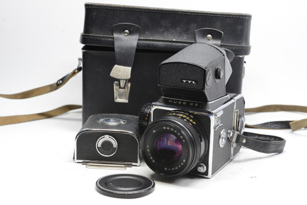 Pre-Owned - Kiev 88 TTL w/MC Volna-3 80mm F/2.8 & case