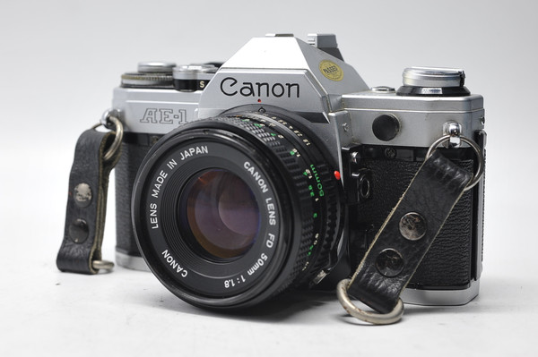Pre-Owned - Canon AE-1 w/ 50mm f/1.8 FD (Silver)