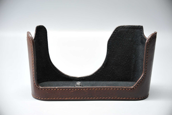 Pre-Owned - Oberwerth Dark Brown Half-case for Leica Q2/Q3