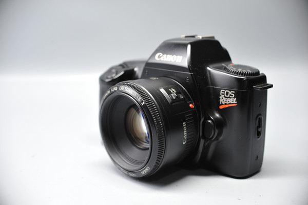 Pre-Owned - Canon EOS Rebel film camera with 50mm f1.8 II CANON LENS