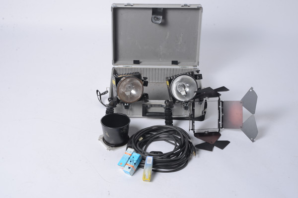 Pre-Owned - lowel omini tow head light with hard case