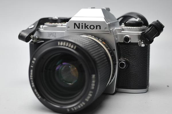 Pre-Owned - Nikon FG w/ (Silver)