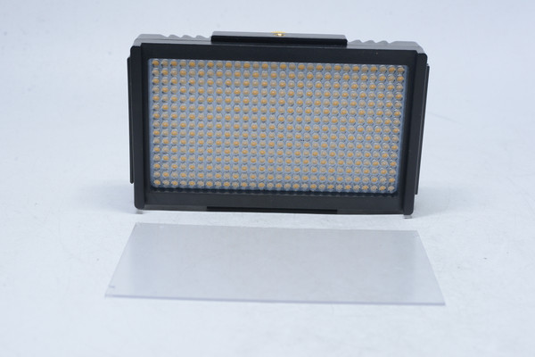 Pre-Owned - MYLO MINI BI-COLOR 3200K-5600K PORTABLE ON-CAMERA FIELD LED LIGHT TRAVEL KIT