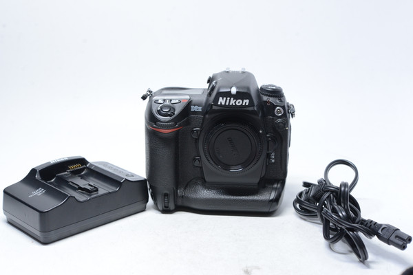 Pre-Owned - Nikon D2h Kit 4MP, sport digital camera