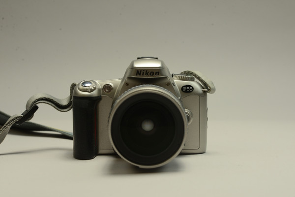 Pre-Owned - Nikon N55/F55 w/35-80 Nikon zoom lens silver