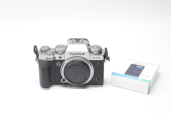 Pre-Owned - Fujifilm X-T4 Mirrorless Digital Camera Silver * AS IS *