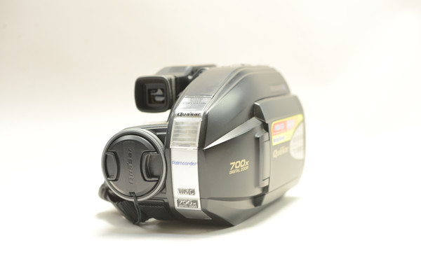 Pre-Owned Quasar VM-L152 VHS-C Palmcorder 700x Digital Zoom with Carry Bag