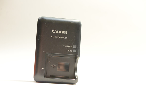 Pre-Owned - CB-2LC Charger for NB-10L Battery SX40 HS physical physical physical