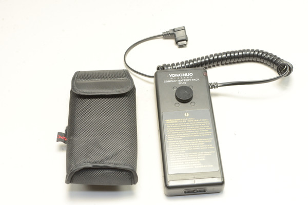 Pre-Owned Yongnuo Digital Compact Battery Pack w/ Case physical physical physical