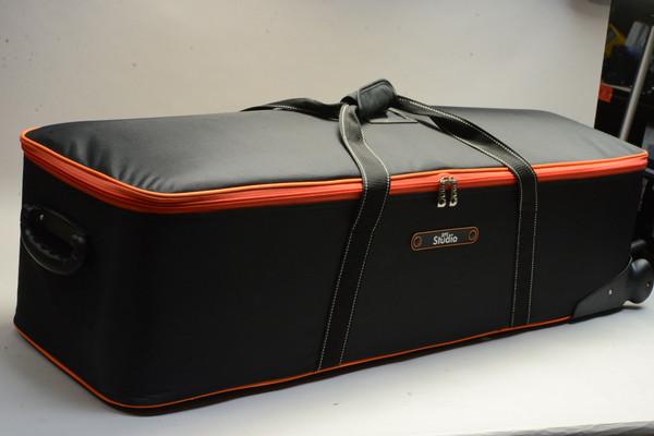 Pre-Owned - 1280 Watt Paul C, Buff AlienBees Set of 3 Flash Units (2 x B800 + 1x B1600) + 2 light boxes and carrying bag