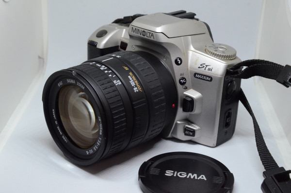 Pre-Owned - 100-DAY WARRANTY Minolta Maxxum ST si Kit w/ Sigma 28-105