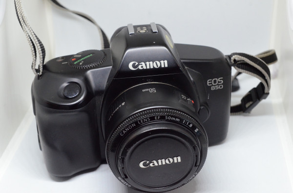 Pre-Owned Canon EOS 850 Film Camera w/ 50mm f/1.8 II Lens