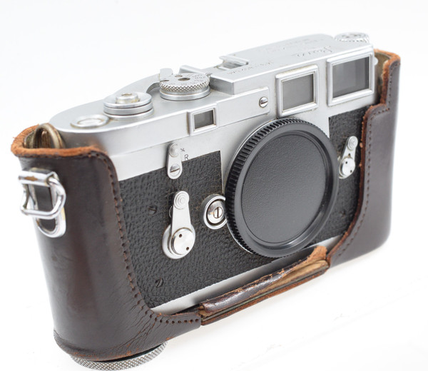 Pre-Owned - Leica - M3 double stroke body only SILVER, build in the year 1955
