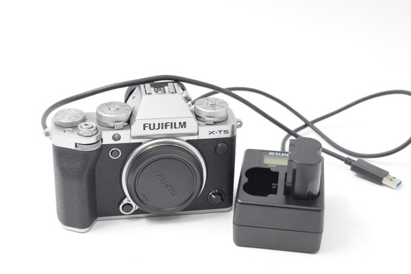 Pre-Owned - Fujifilm X-T5 Mirrorless Digital Camera (Body Only, Silver)