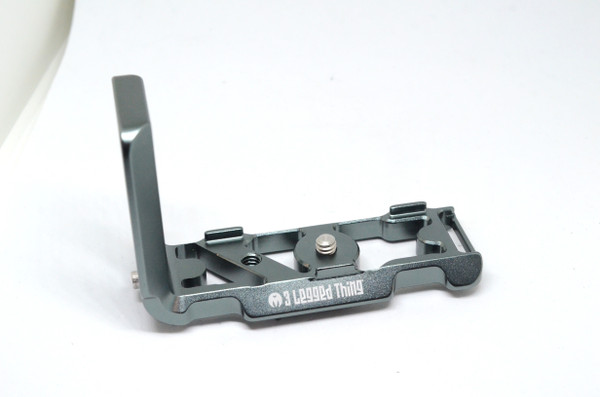 Pre-Owned - 3 Legged Thing ZAYLA L-Bracket for Nikon Z 50 (Metallic Slate Gray)