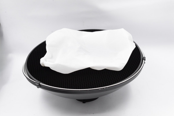 Pre-Owned - 16" Beauty Dish with Diffuser and Honeycomb Cover (Bowens Mount - Compatiblity with Godox, Westcott, etc.)