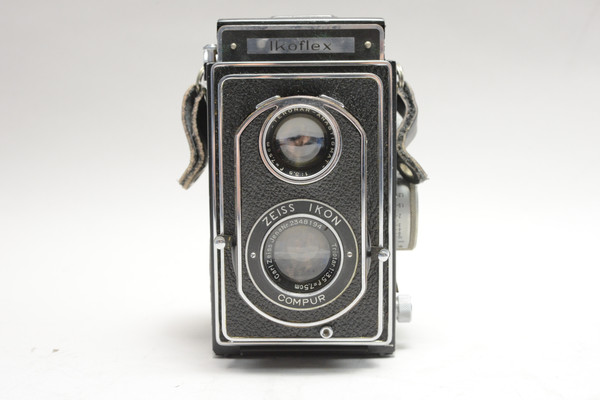 Pre-Owned - Zeiss Ikon Ikonflex TLR w/ Zeiss Triotar 7.5cm F/3.5