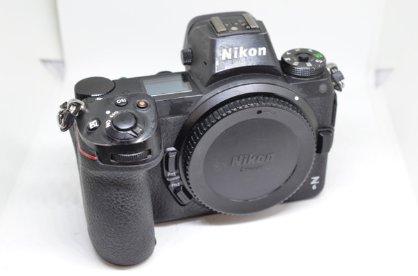 Pre-Owned - *Heavy Cosmetic Wear* Nikon Z - Z6 FX-format Mirrorless (Body Only)