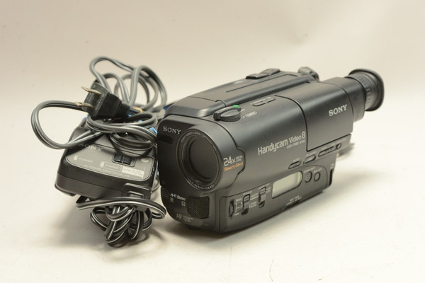 Pre-Owned - Sony Handycam CCD-TR83 Video8