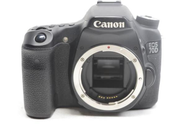 Pre-Owned - Canon EOS 70D DSLR Camera w/ 18-135mm STM f/3.5-5.6