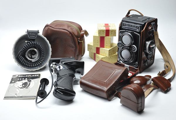 Pre-Owned - Rolleiflex 3.5F 75mm Xenotar TLR Camera Kit