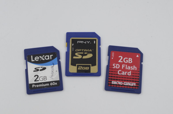 Pre-Owned -2Gb Assorted SD card, variable brand for one card