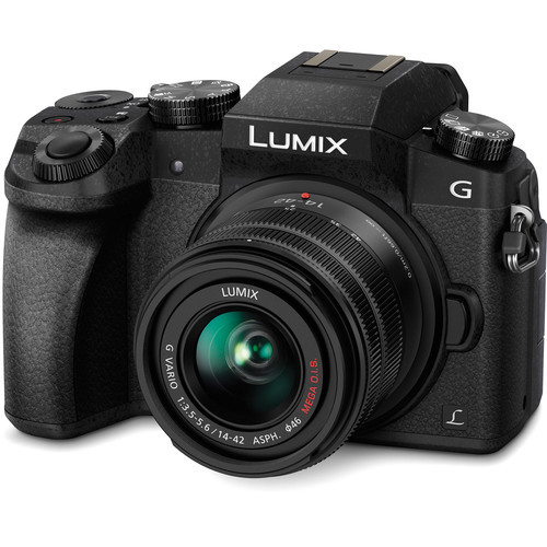 LUMIX GX7MK2 【14-42mmズームレンズ・純正グリップ付き】 LUMIX GX7 Mark II＆IIIのホールド性を大きく高めてくれるハンド