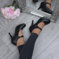 Model wearing Black PU High Heel Platform Mary Jane Court Shoes