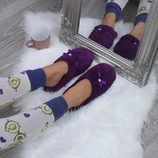 Model wearing Purple Flat Fleece Fluffy Mules Slippers