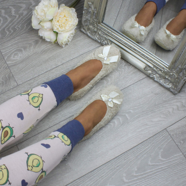 Model wearing Beige Fleece Fluffy Footlets Slippers Socks