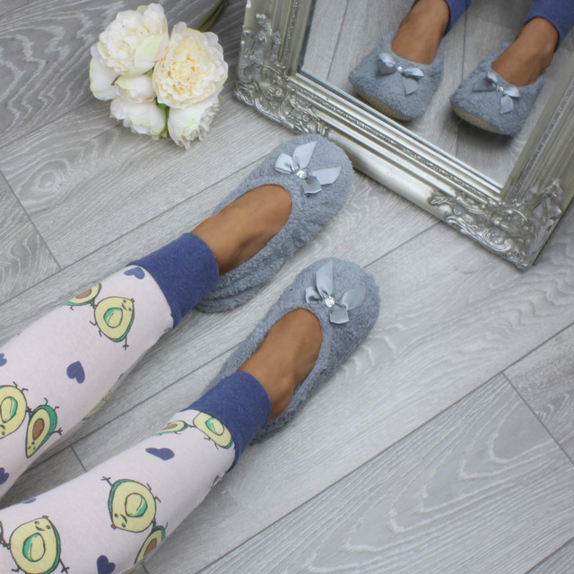 Model wearing Grey Fleece Fluffy Footlets Slippers Socks