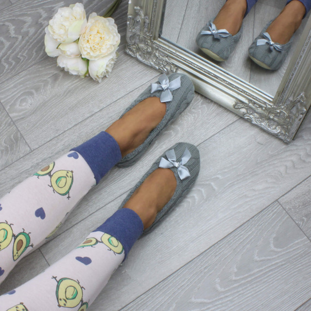 Model wearing Grey Knit Fleece Fluffy Footlets Slippers Socks