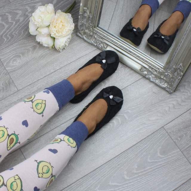 Model wearing Black Knit Fleece Fluffy Footlets Slippers Socks
