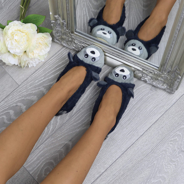 Model wearing Navy Fur Elastic Bear Raccoon Slipper Sock