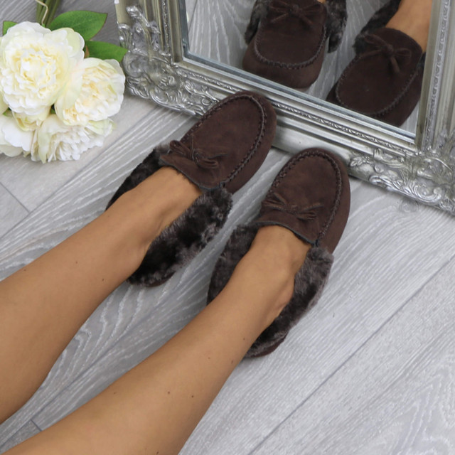 Model wearing Brown Suede Fur Collar Lined Luxury Flexible Moccasins Slippers