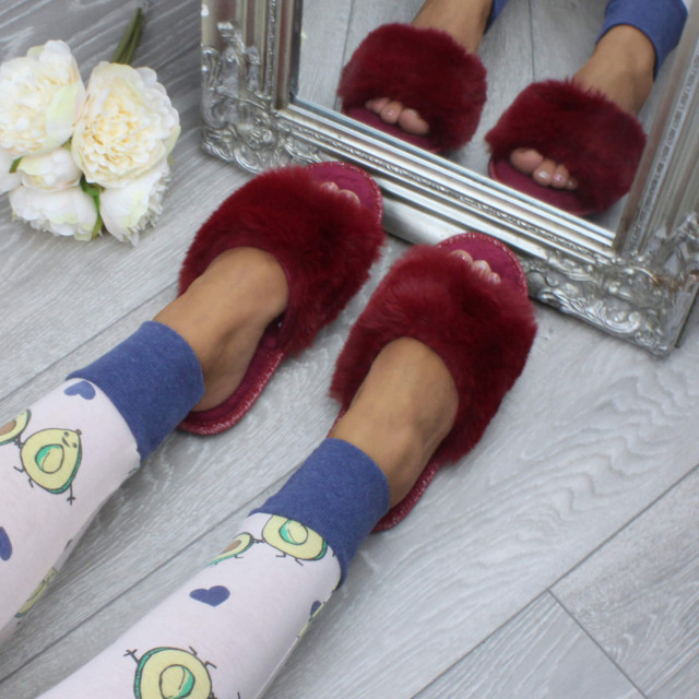 Model wearing Burgundy Fur Fluffy Washable Peep Toe Slippers Slides 