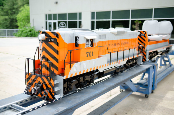 GP-7 LOCOMOTIVE, 7-1/2 GA, MANUAL CONTROL, UNPAINTED